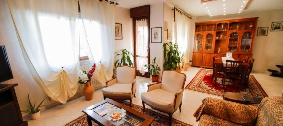 5 rooms Apartment in Turin, Italy No. 154251 2