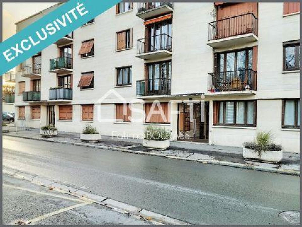 Apartamento de 2 dormitorios en Bondy, France No. 33917