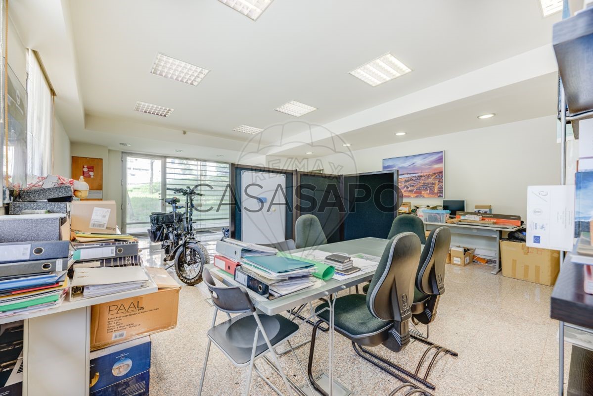 Propriété commerciale à Amadora, Portugal 78m² No. 284337