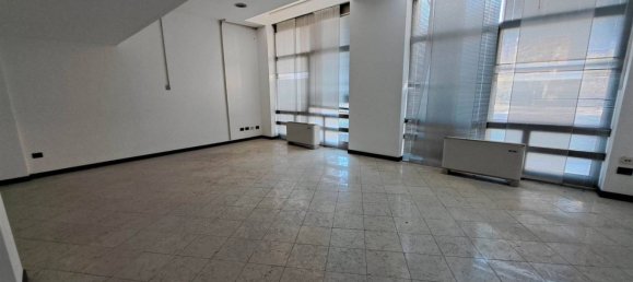 5-salle Propriété commerciale à Aosta, Italy No. 41876 10