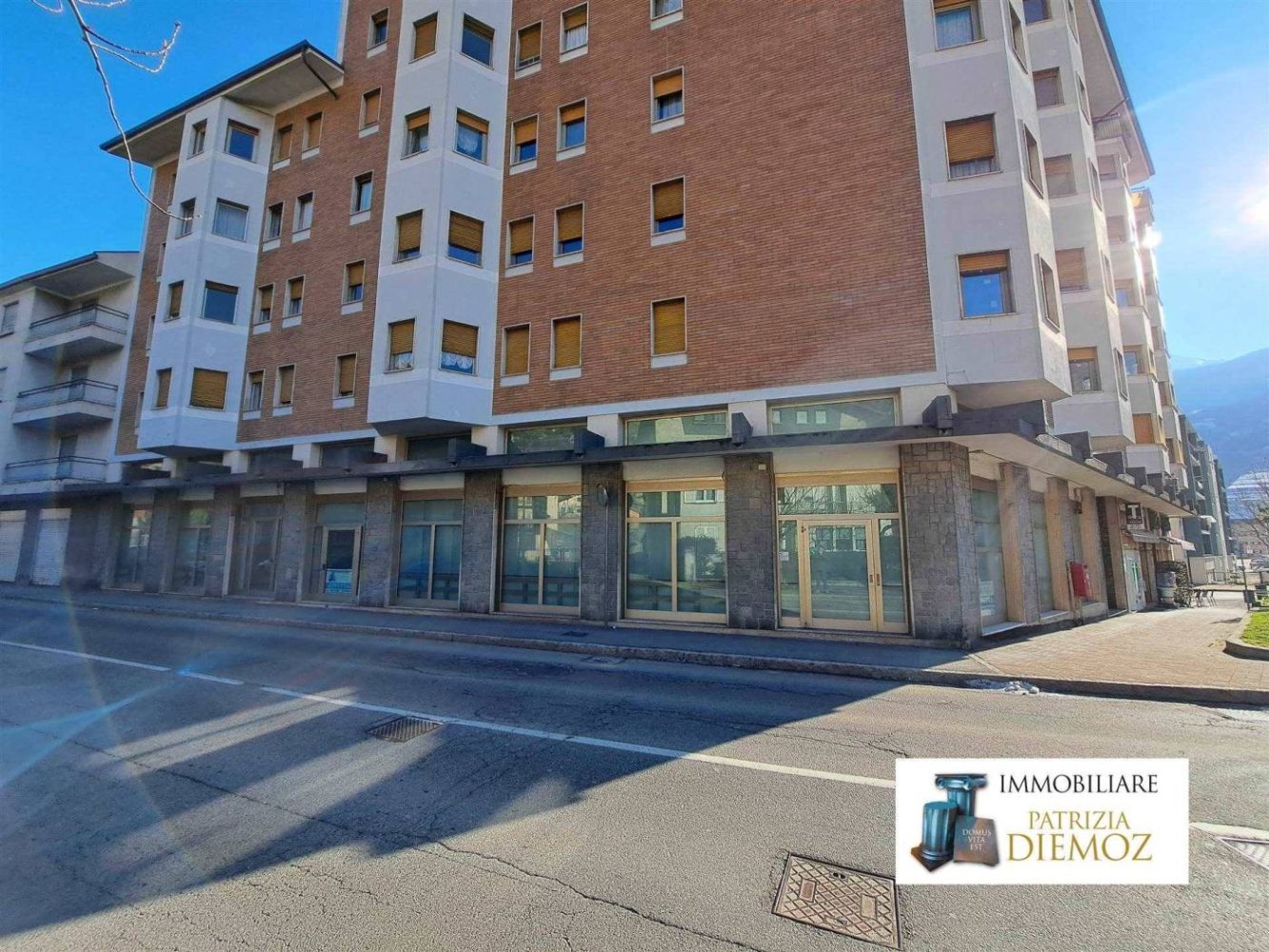 5-salle Propriété commerciale à Aosta, Italy No. 41876