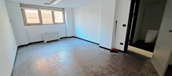 5-salle Propriété commerciale à Aosta, Italy No. 41876 12