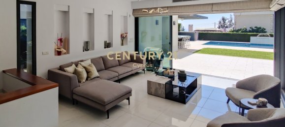 5 bedrooms Villa in Agios Athanasios, Cyprus No. 358 8