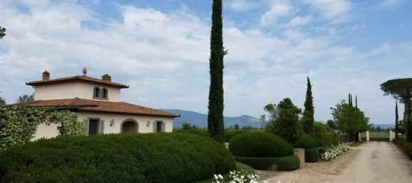 3 bedrooms Villa in Cortona, Italy No. 1532 6
