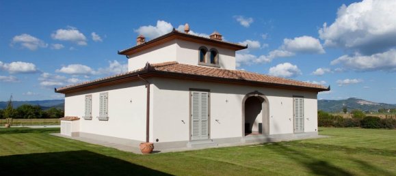 3 bedrooms Villa in Cortona, Italy No. 1532 2