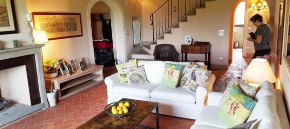 3 bedrooms Villa in Cortona, Italy No. 1532 5