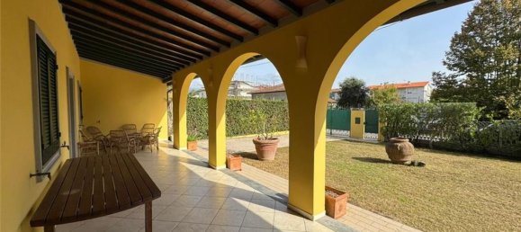 Вилла с 2 комнатами в Форте деи Марми, Италия № 288234 29