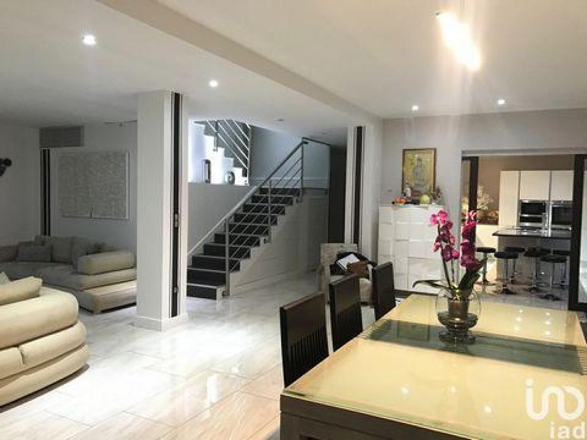 6 bedrooms House in Sens, France No. 7330