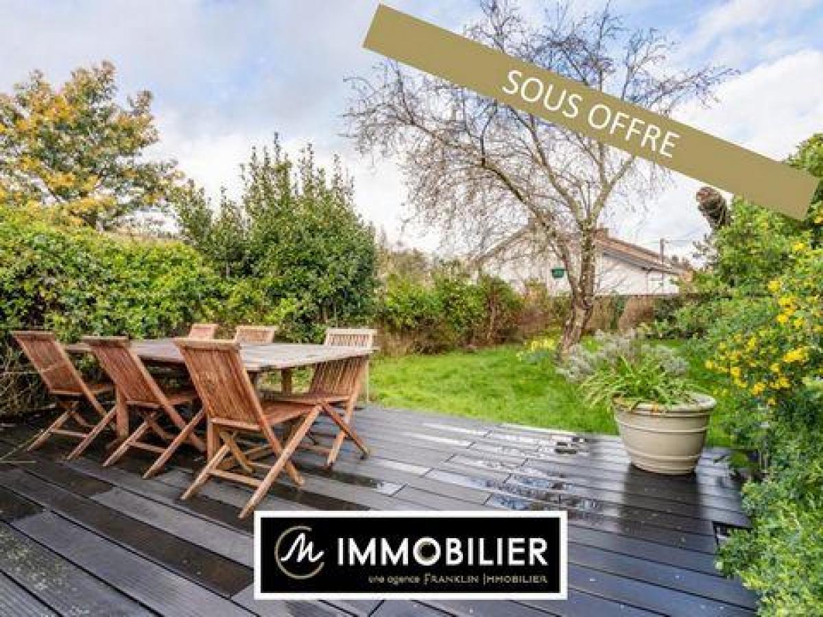 5 bedrooms House in Nantes, France No. 24352