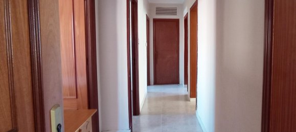 Apartamento de 3 dormitorios en León, Spain No. 84965 14