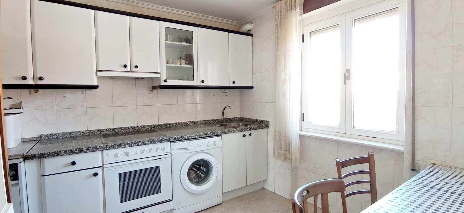 Apartamento de 3 dormitorios en León, Spain No. 84965