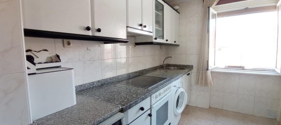 Apartamento de 3 dormitorios en León, Spain No. 84965 13