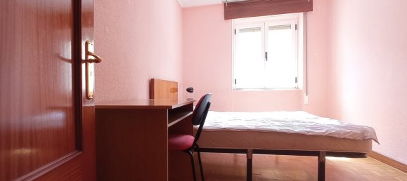 Apartamento de 3 dormitorios en León, Spain No. 84965 32