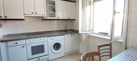Apartamento de 3 dormitorios en León, Spain No. 84965 2