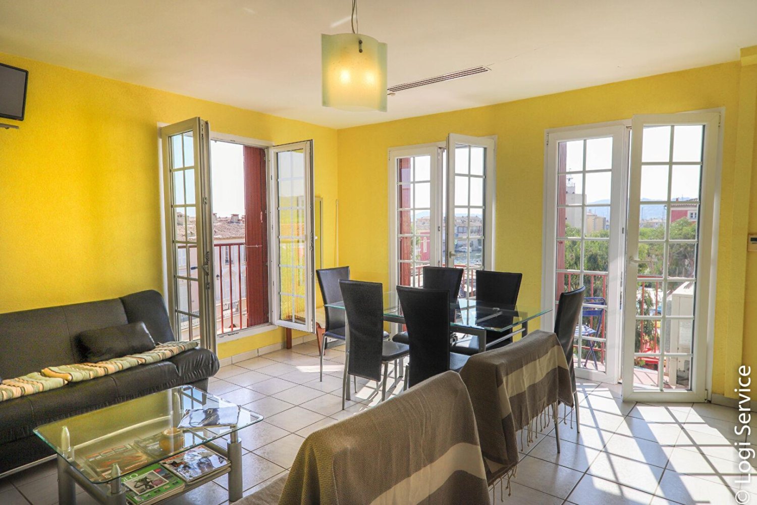 Apartamento de 2 dormitorios en Grimaud, France No. 331726