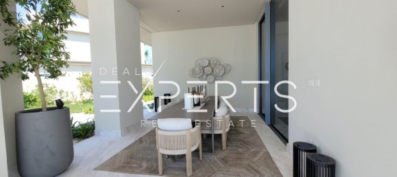 4 bedrooms Villa in Abu Dhabi, UAE No. 44516 4