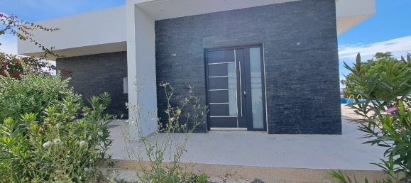 3 bedrooms House in Paphos, Cyprus No. 9786 2