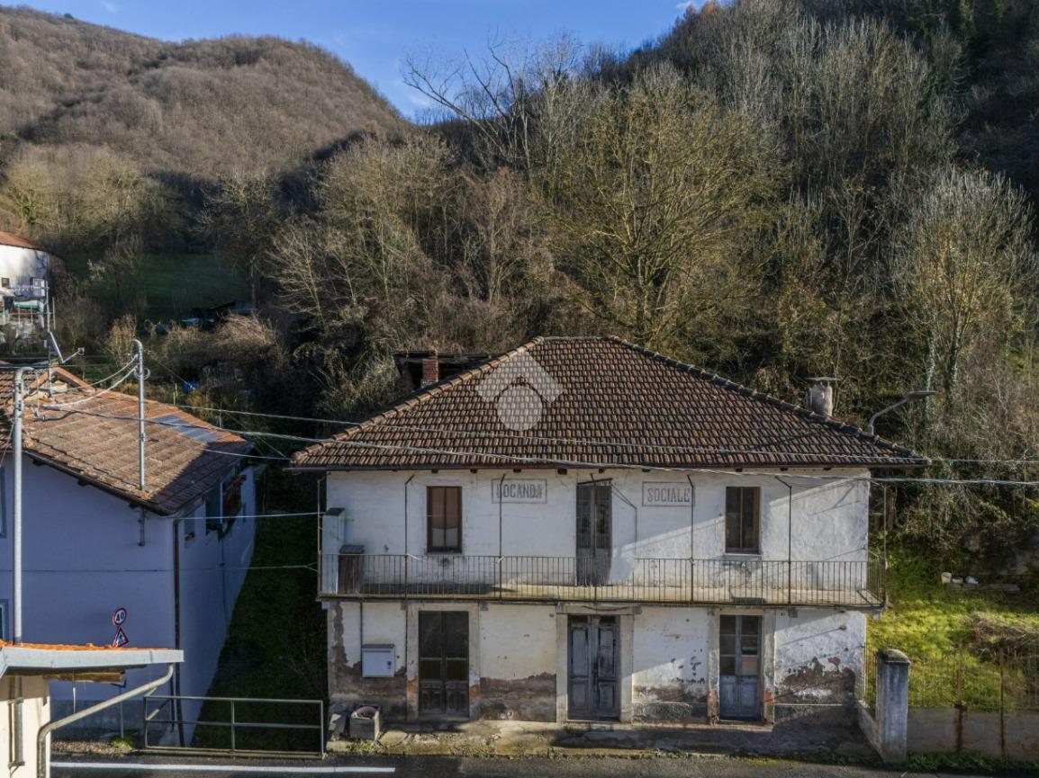 Casa de 7 habitaciónes en Rossana, Italy No. 28857