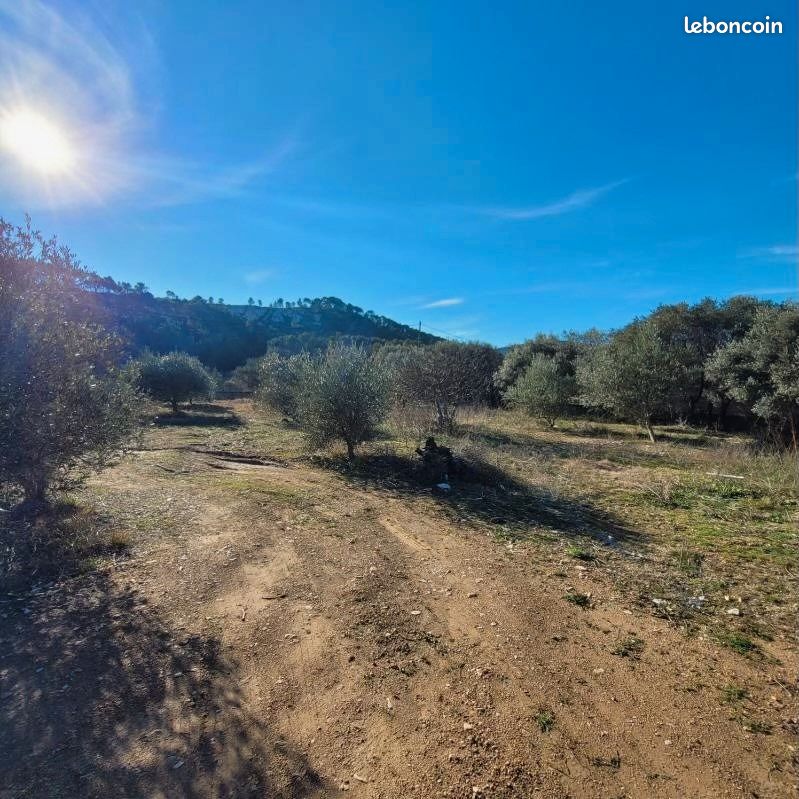 766m² Land in Cuges-les-Pins, France No. 338502