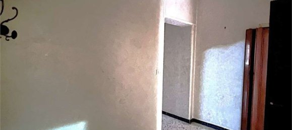 3 rooms Apartment in Palermo, Italy No. 86546 2