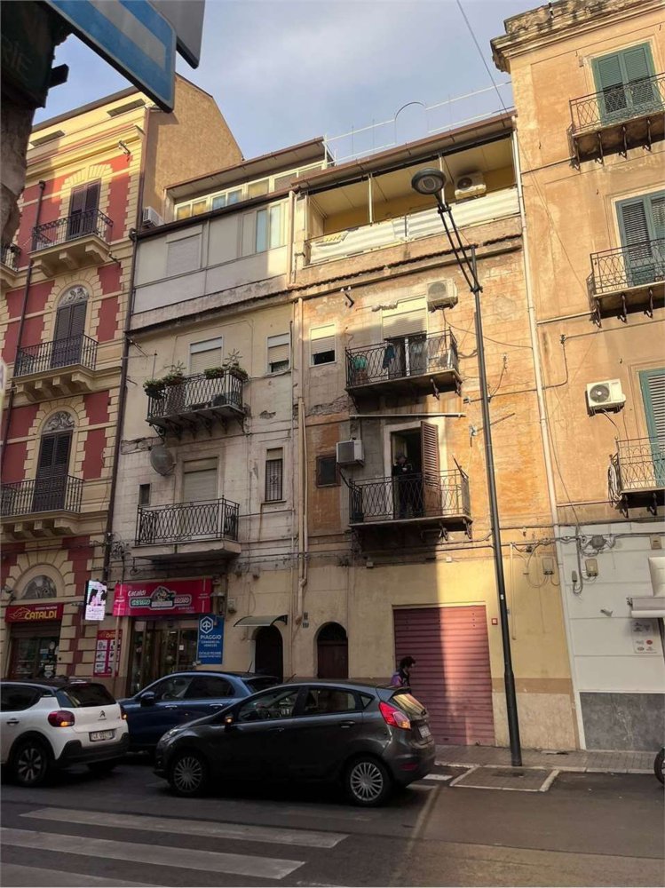 3 rooms Apartment in Palermo, Italy No. 86546