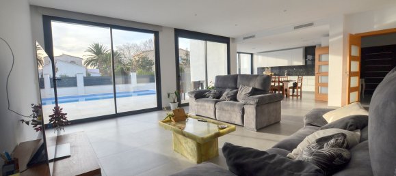 5 bedrooms House in Empuriabrava, Spain No. 84546 4