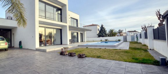5 bedrooms House in Empuriabrava, Spain No. 84546 3