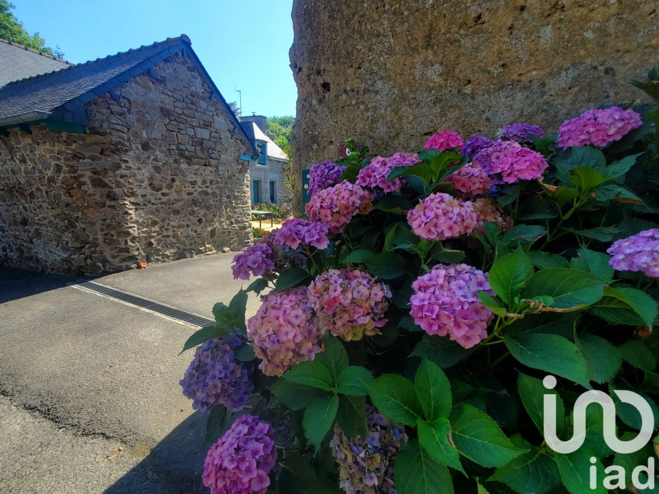 Casa de 4 dormitorios en Pommeret, France No. 199477