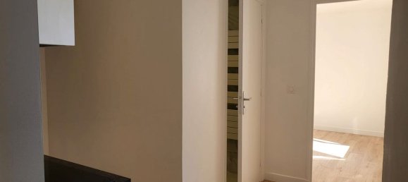 Studio in Versailles, France, Nr. 187345 5