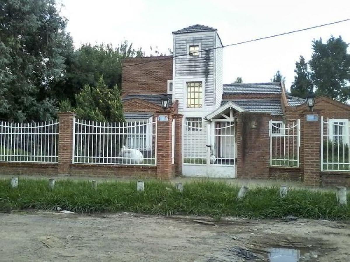 4 bedrooms House in Moreno, Argentina No. 103261