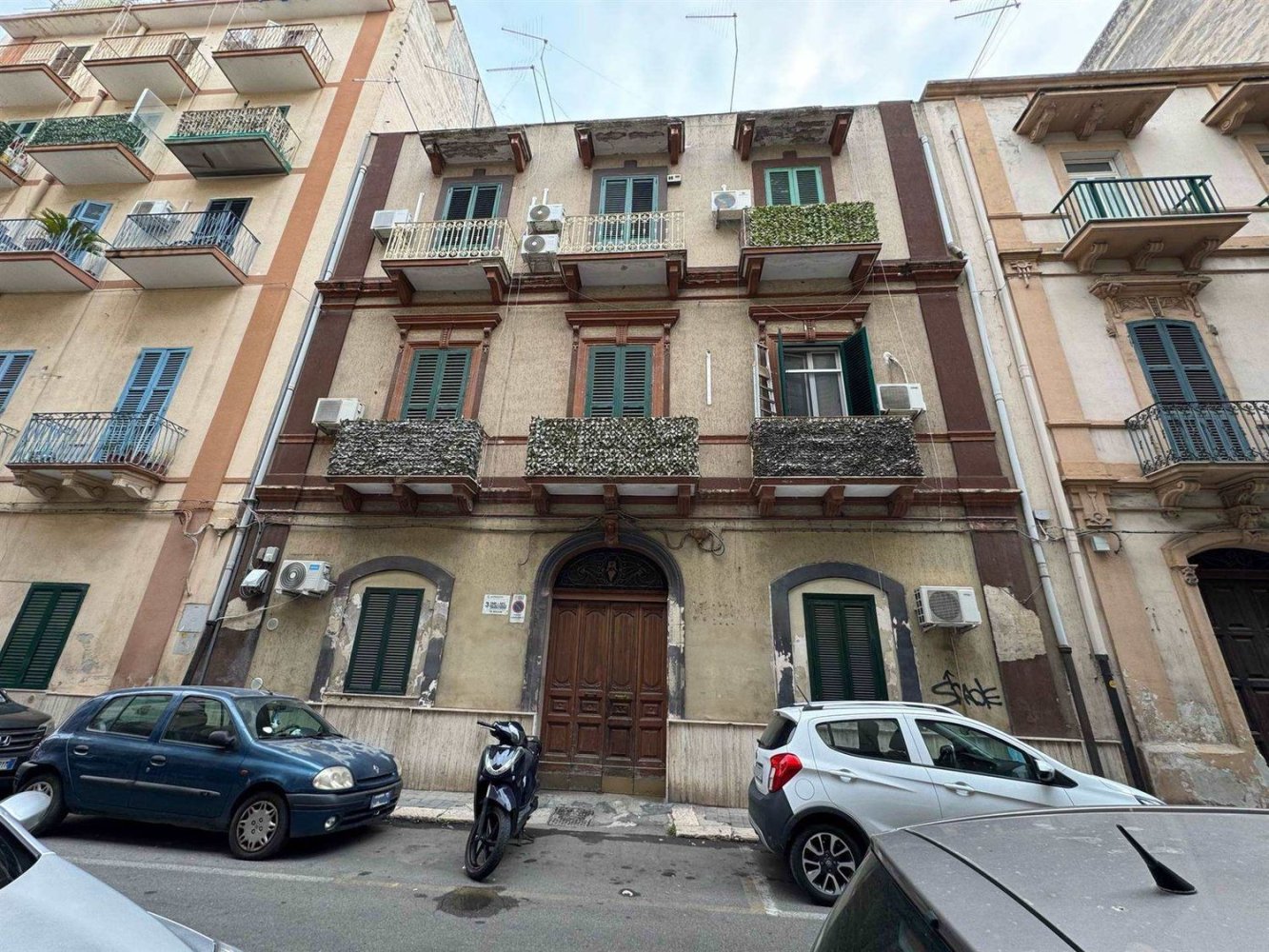 Apartamento de 4 habitaciónes en Taranto, Italy No. 284300