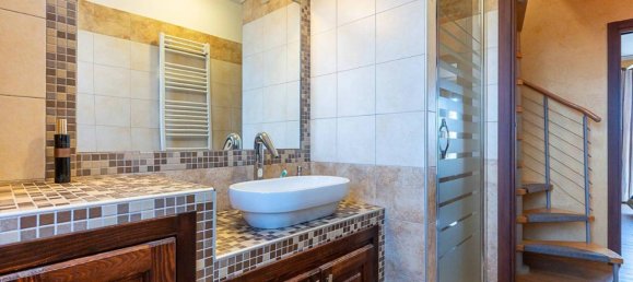 6 rooms House in Rivalta di Torino, Italy No. 40182 4