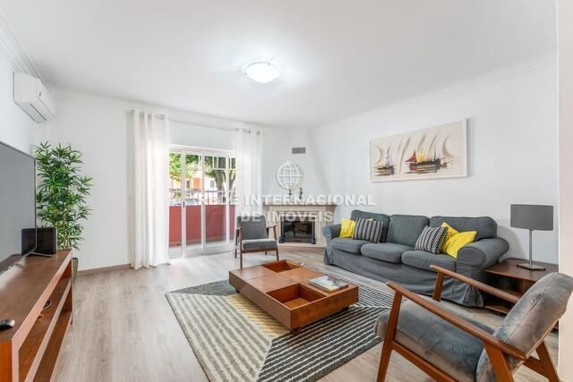 3 bedrooms Apartment in Cascais, Portugal No. 319724