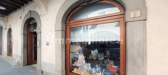 Imóvel comercial de 2 divisões em Arezzo, Italy N.º 213911 2