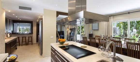 5 bedrooms Villa in Nueva Andalucia, Spain No. 3058 20