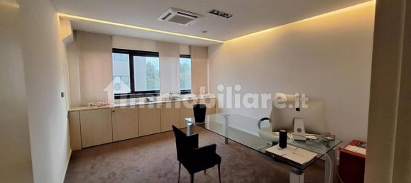 1067m² Office in Perugia, Italy No. 348943 7