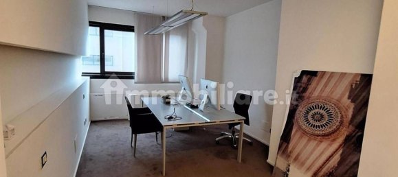 1067m² Office in Perugia, Italy No. 348943 5