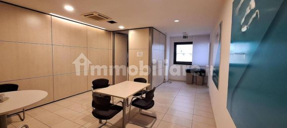 1067m² Office in Perugia, Italy No. 348943 9