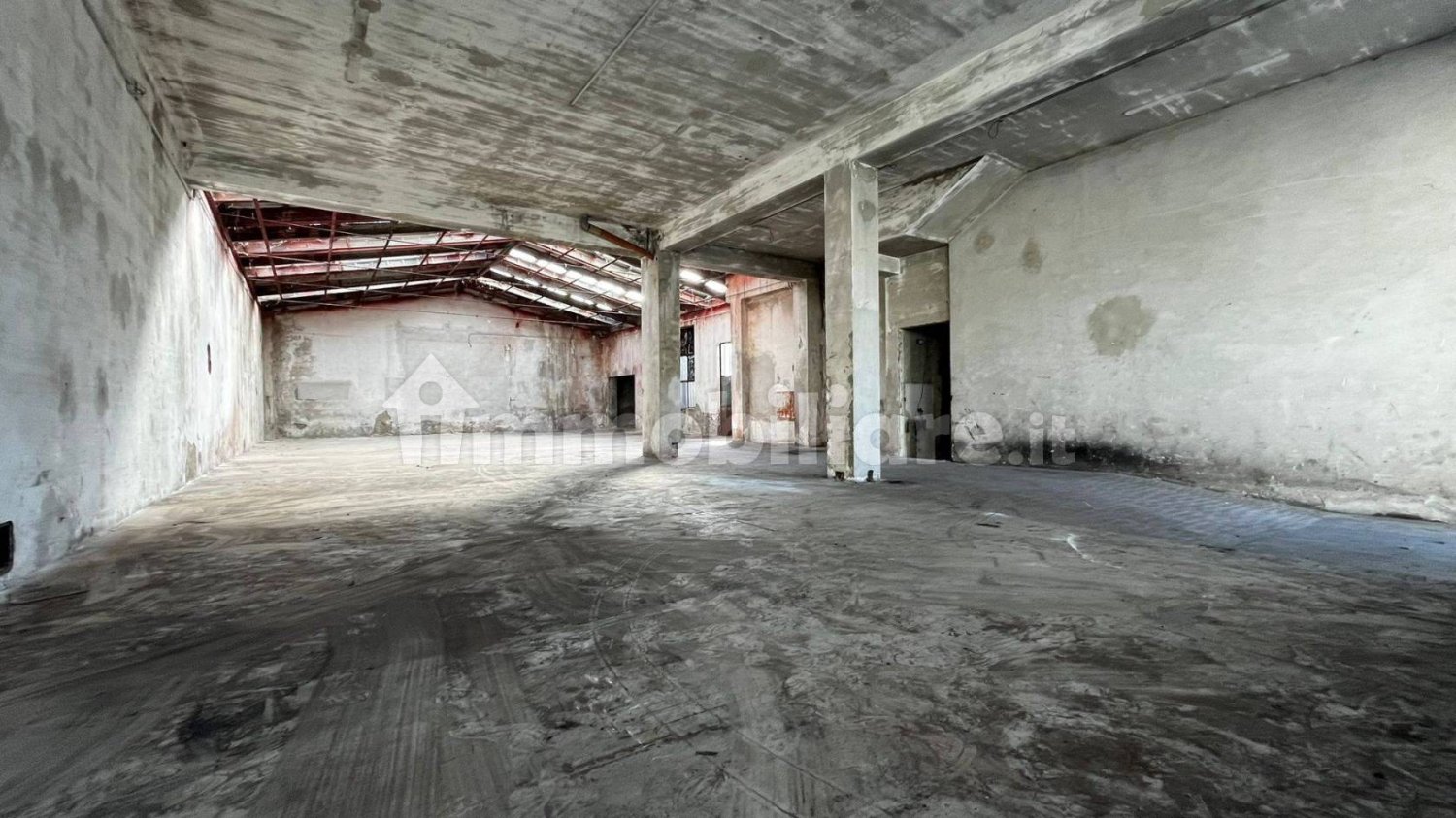 3-salle Entrepôt à Seregno, Italy No. 321541