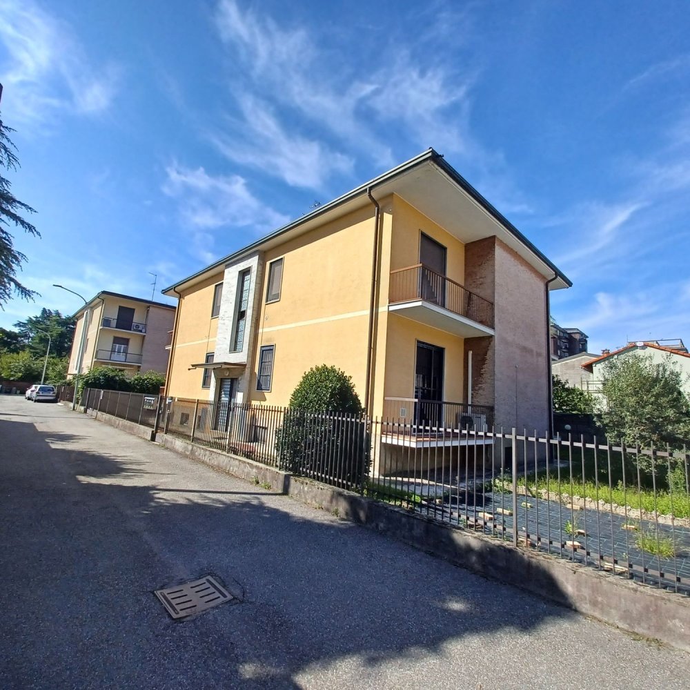 3 bedrooms Apartment in Inveruno, Italy No. 360497