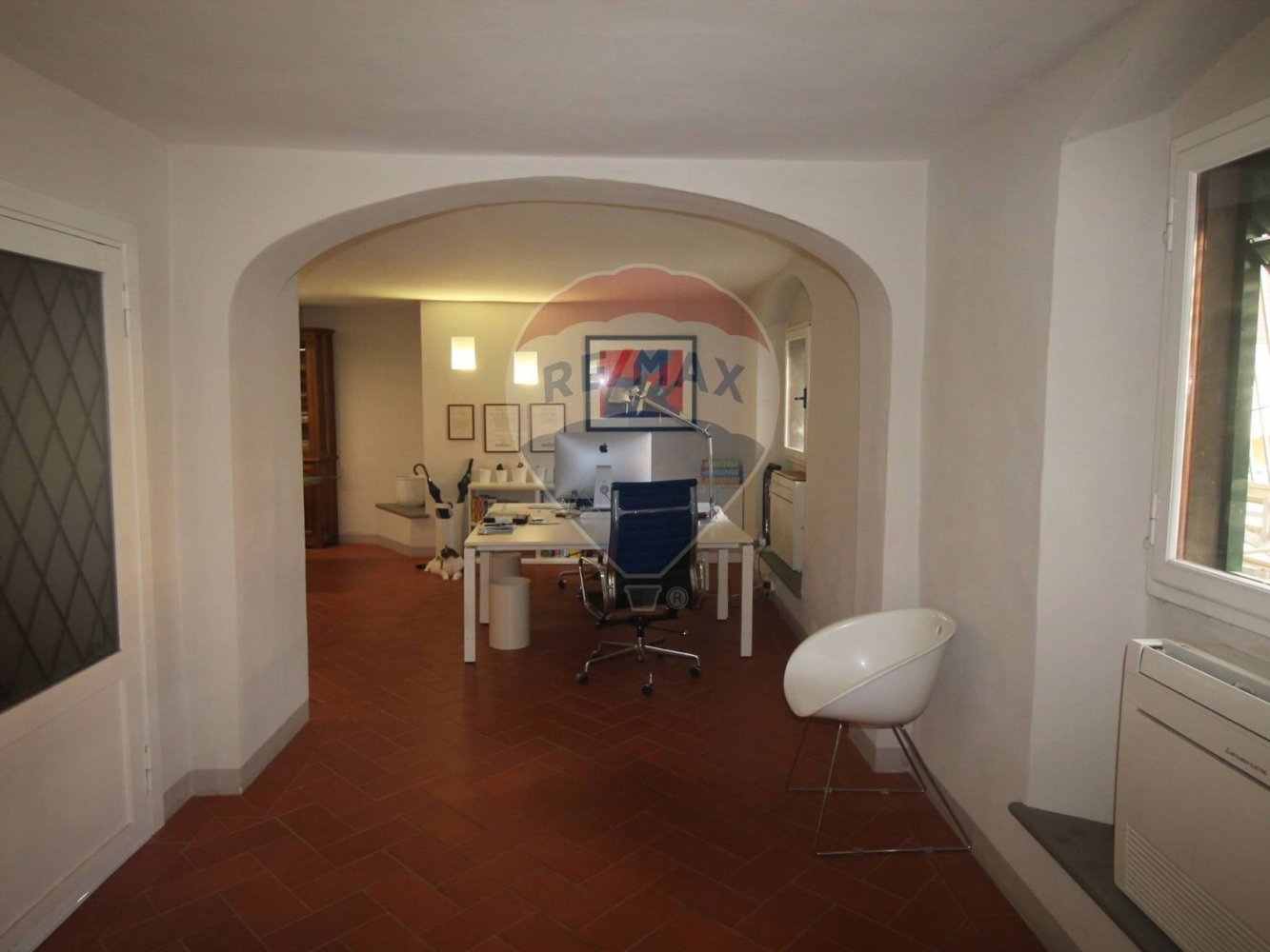 2 rooms Office in Montevarchi, Italy No. 362059