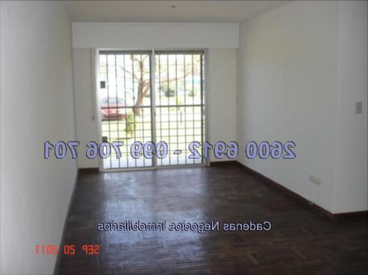 3 bedrooms Apartment in Montevideo, Uruguay No. 10211