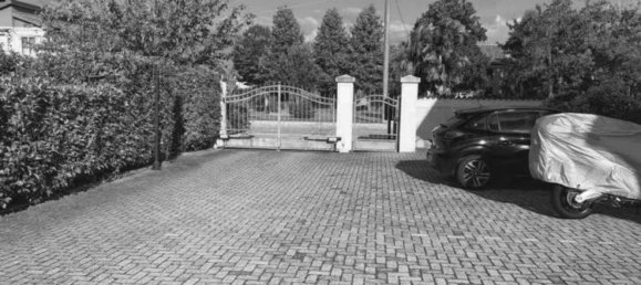 7 rooms Apartment in Ferrara, Italy No. 25071 6