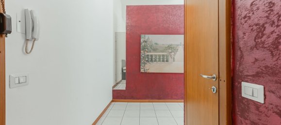 2 rooms Apartment in Segrate, Italy No. 290534 2