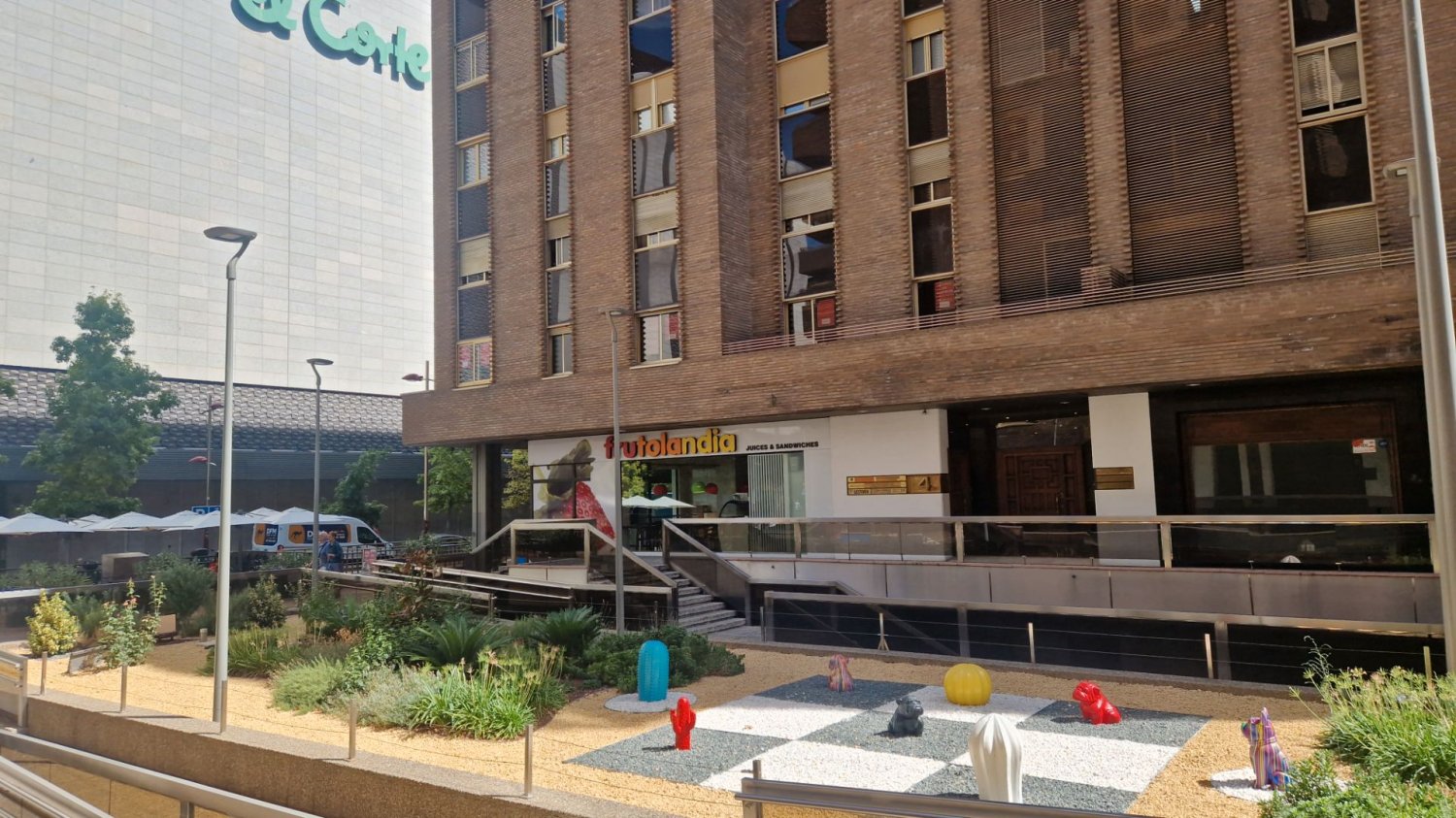 5 bedrooms Apartment in Zaragoza, Spain No. 210411