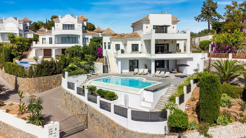 6 bedrooms Villa in Marbella, Spain No. 129881
