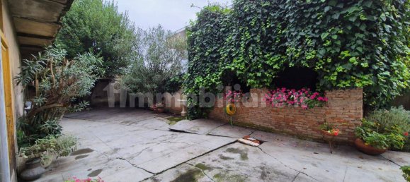 Здание с 5 комнатами в Фара Джера д’Адда, Италия № 302187 8