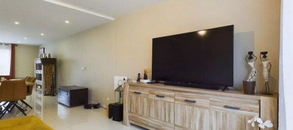 2 Schlafzimmer Haus in Romilly-sur-Seine, France, Nr. 229223 2