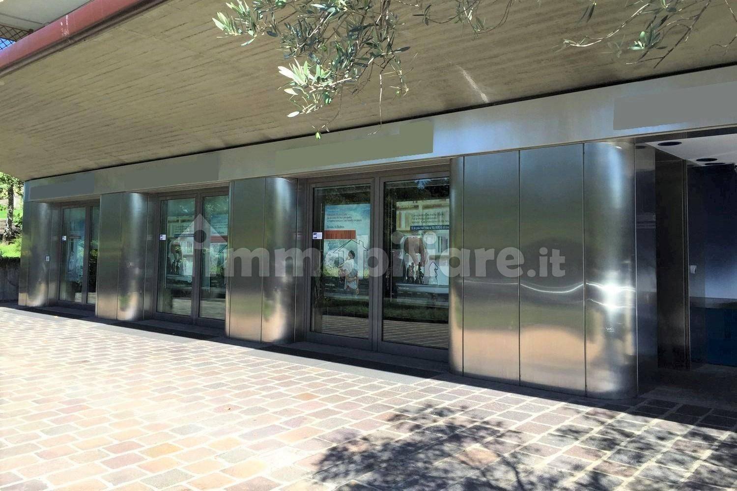 465m² Commercial property in Paderno d'Adda, Italy No. 319654