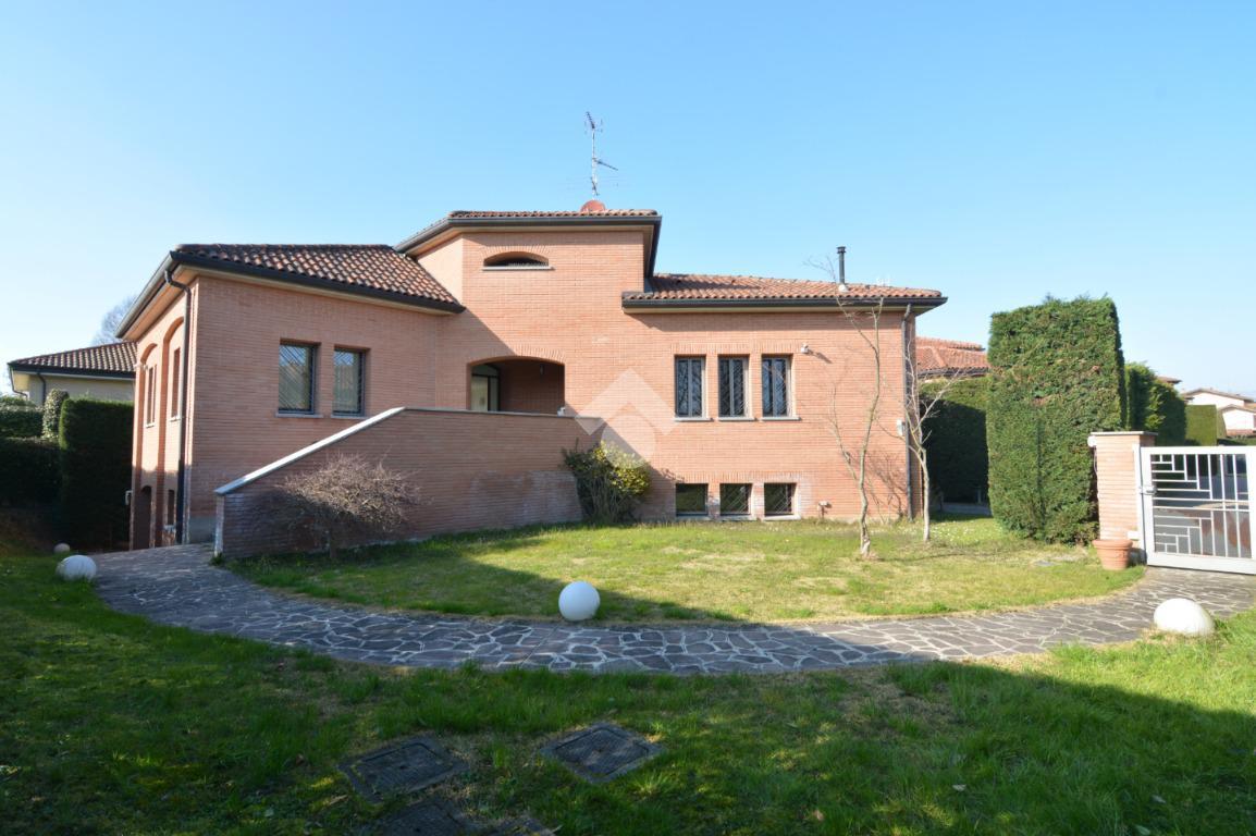 5 rooms Villa in Bernareggio, Italy No. 146290